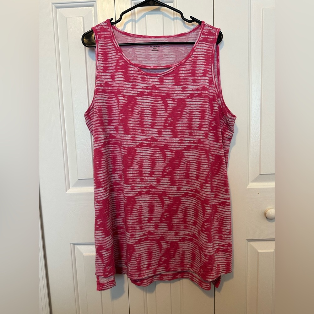 Plus size, workout tank from Lane Bryant. Size: 18/20